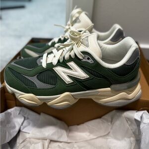 New Balance Forest Green and Cream Athletic Shoes